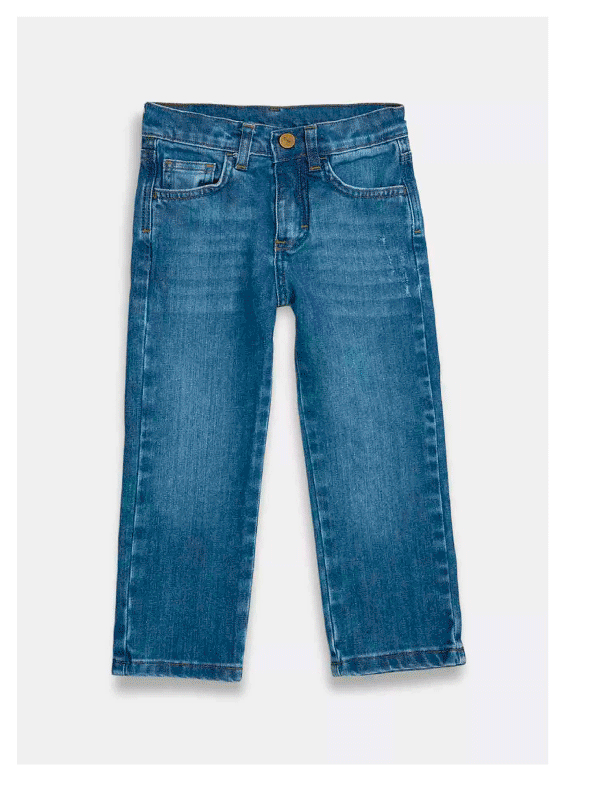 Pantalones marrones casuales.